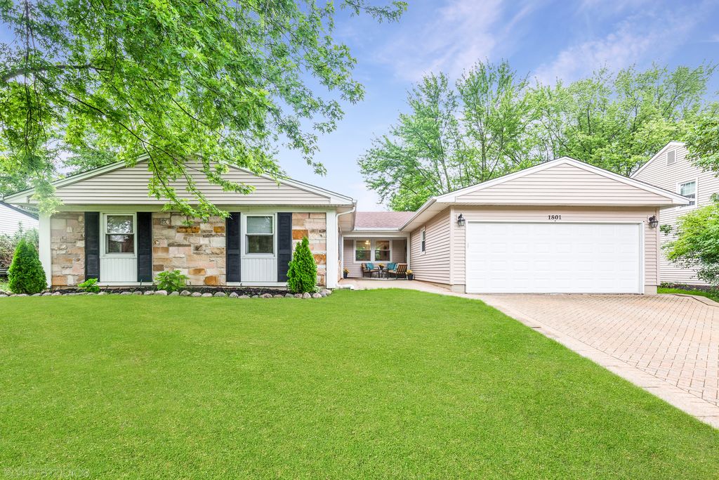 1801 Cambourne Ln, Schaumburg, IL 60194