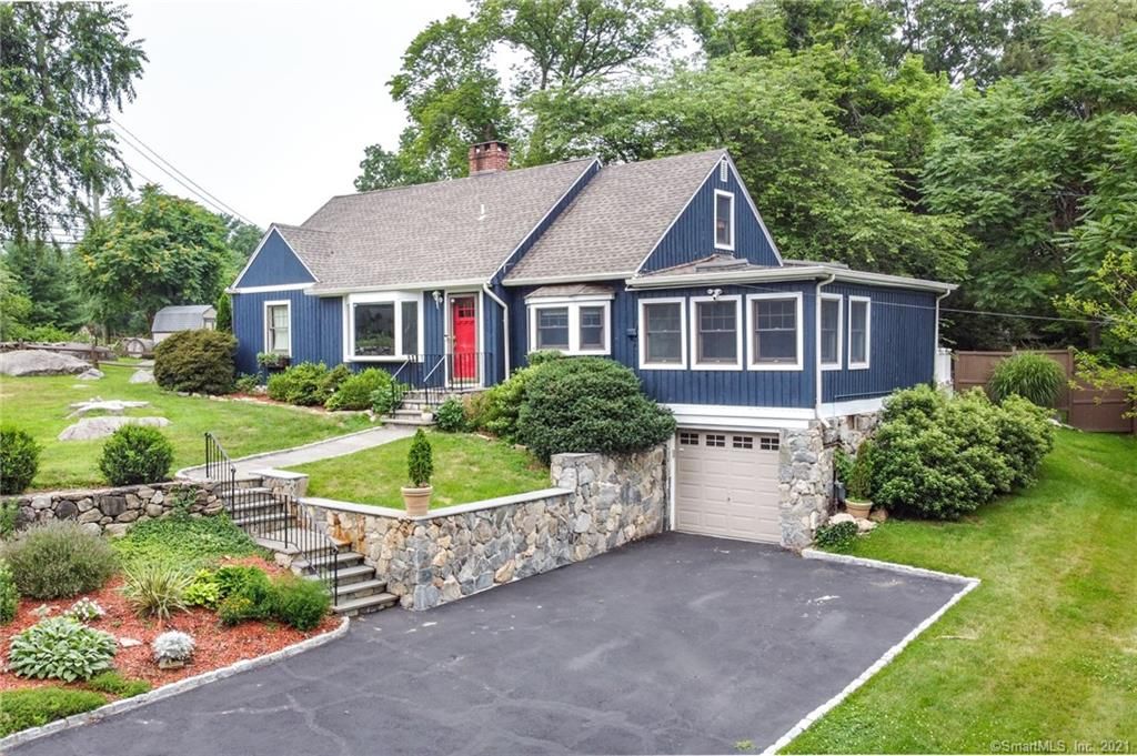8 Clover Hill Dr, Stamford, CT 06902