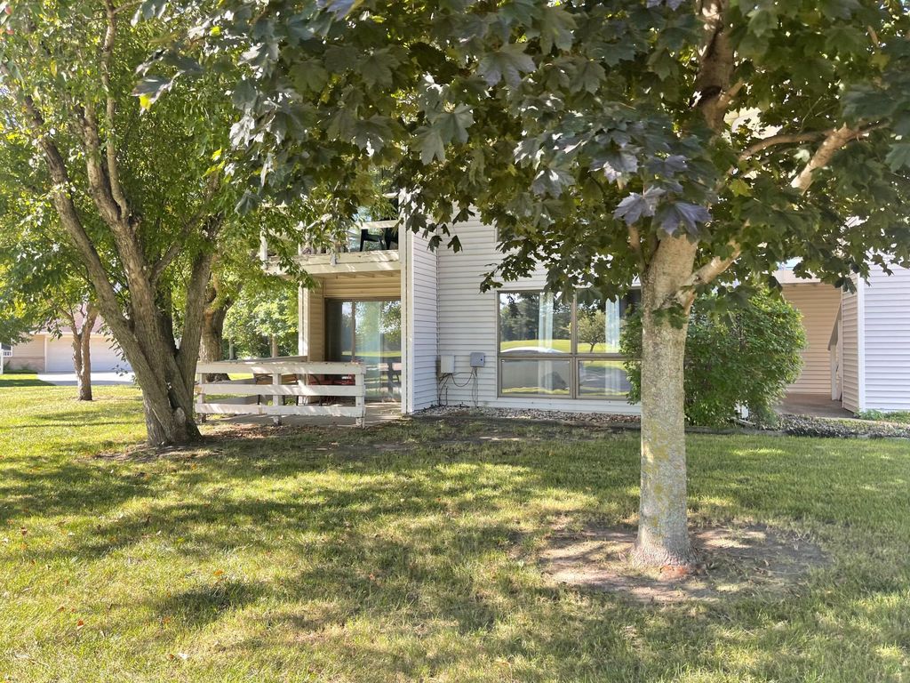 903 Liberty Dr, Worthington, MN 56187