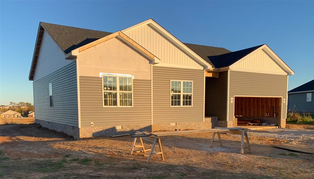213 W Claiborne Cir, Franklin, KY 42134