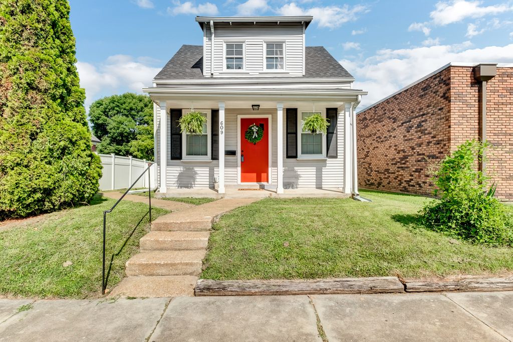 609 S 4th St, Saint Charles, MO - 3 Bed, 1 Bath Single-Family Home - 38