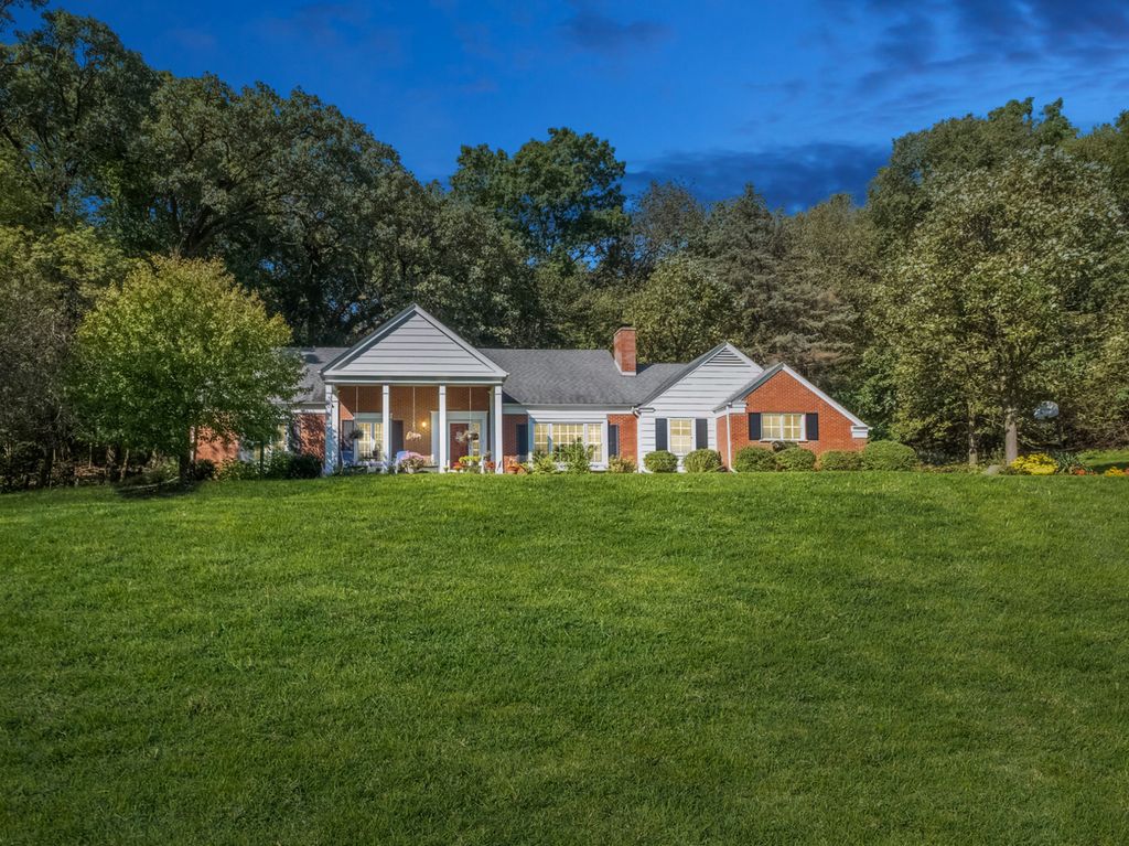 20 Marryat Rd, Trout Valley, IL 4 Bed, 3 Bath SingleFamily Home 33