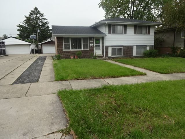 10524 Forest Ln, Chicago Ridge, IL 60415