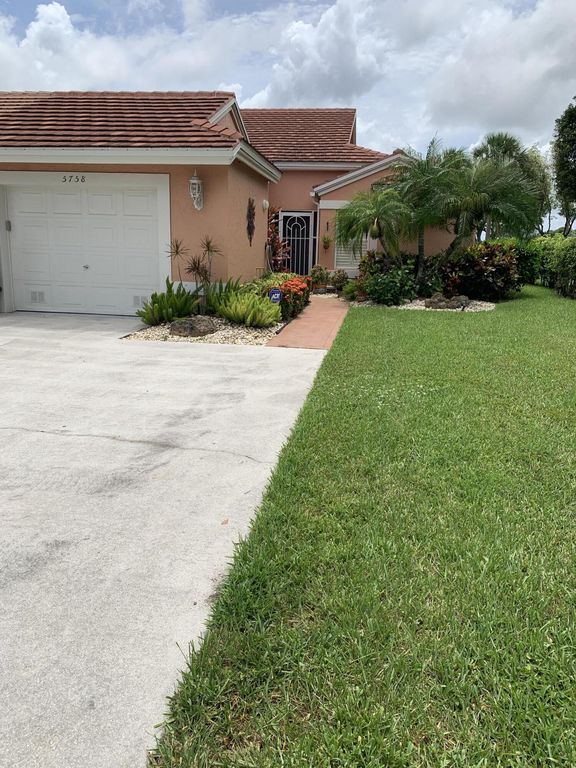 5758 Royal Lake Cir, Boynton Beach, FL 33437