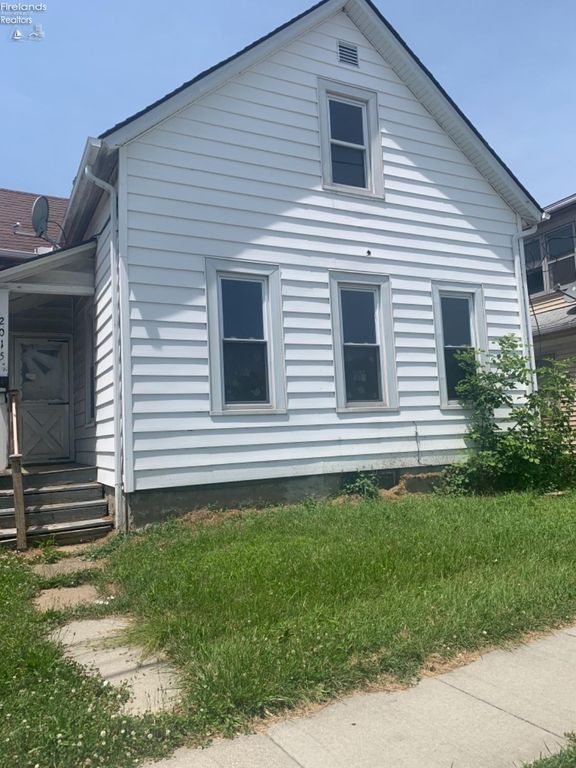 2015 Campbell St, Sandusky, OH 44870