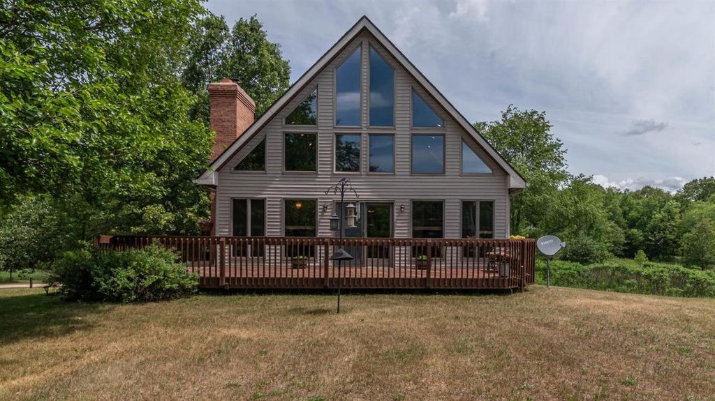 9255 Grossman Rd, Manchester, MI 3 Bed, 3 Bath SingleFamily Home