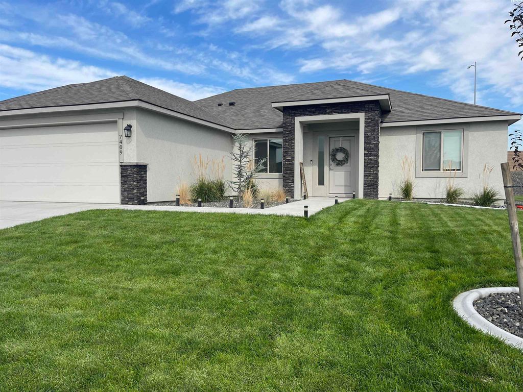 7409 Courtney Dr, Pasco, WA 99301
