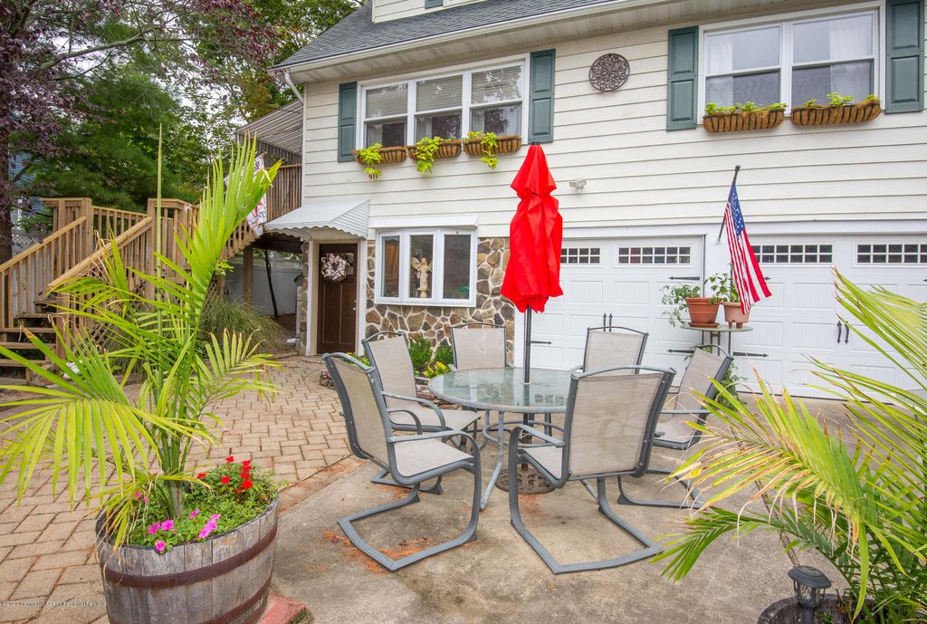 133 Ocean Ave, Island Heights, NJ 08732