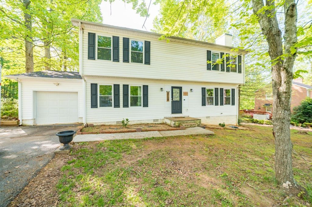 267 Oak Ridge Dr, Madison Heights, VA 24572