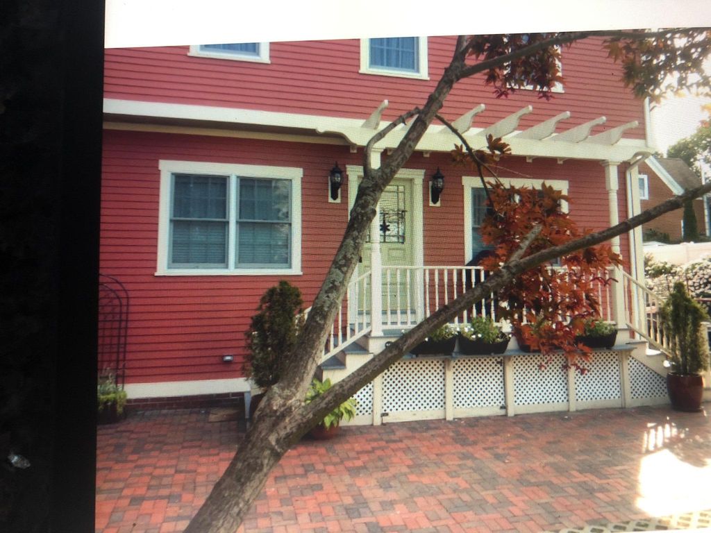 31 1/2 Stone St, Beverly, MA 01915