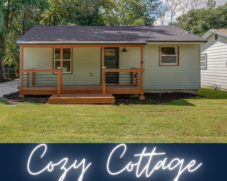 2217 N Grace Avenue, Springfield, MO 65803