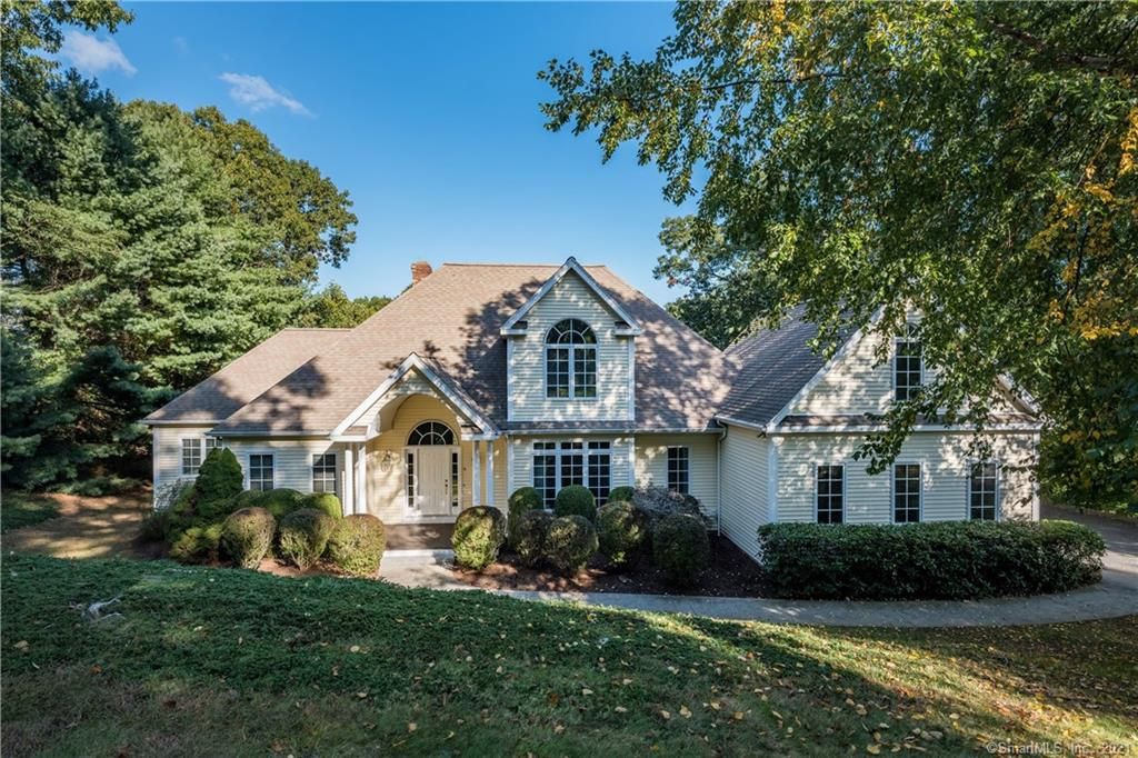 4 Otter Brook Dr, Old Saybrook, CT 06475