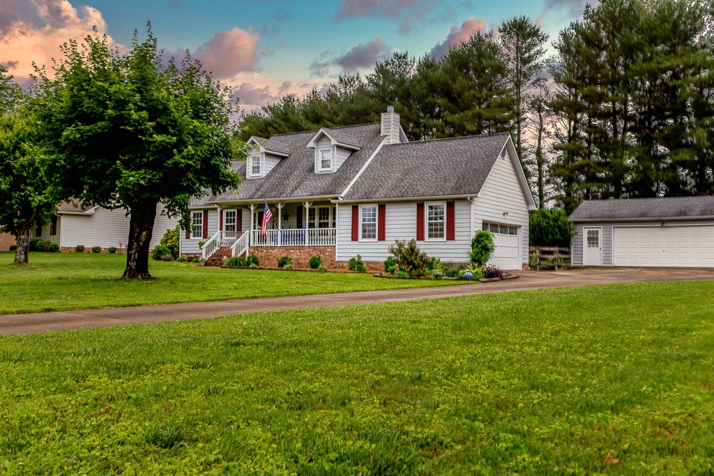 100 Concord Dr, Columbia, TN 38401
