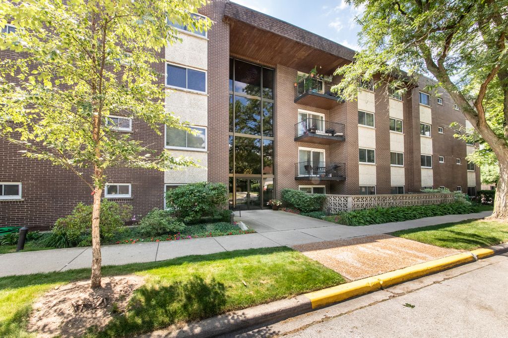 205 Ridge Rd #201, Wilmette, IL 60091