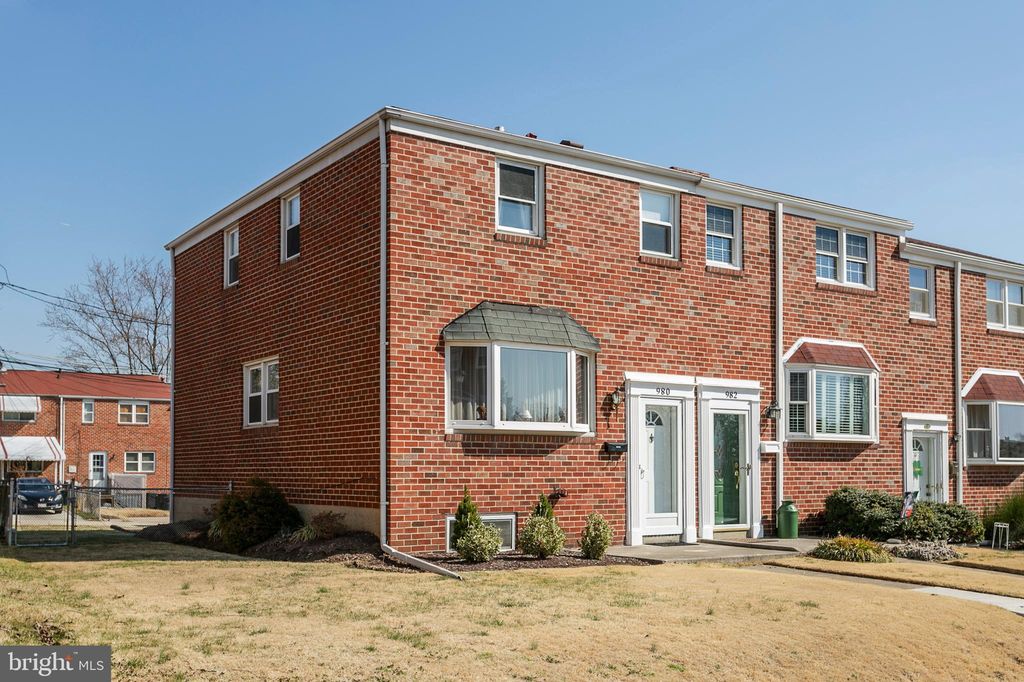 980 Circle Dr, Baltimore, MD 21227