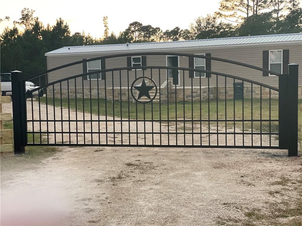 125 Alum Creek Dr, Paige, TX 78659