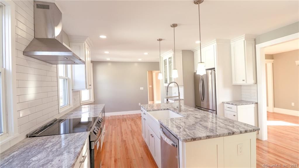 27 Goodwin Ave, Wethersfield, CT 06109