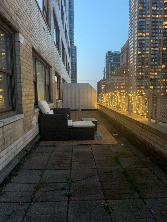 300 W 55th St #18d, New York, NY - 2 Bed, 1 Bath Multi-Family Home - 21