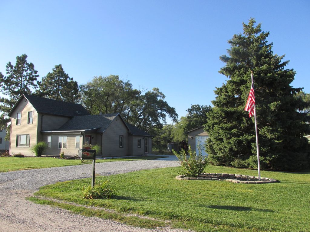 216 W  3rd St, Friend, NE 68359