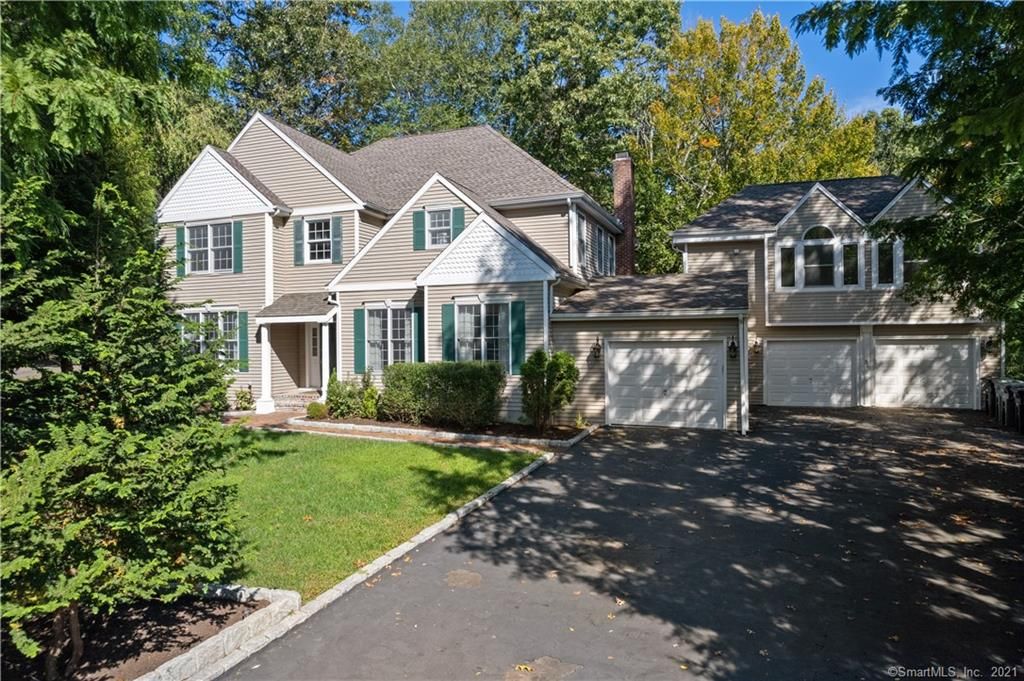 56 Honeysuckle Ln, Milford, CT 06461