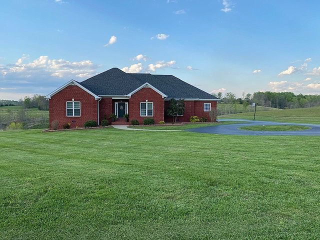 201 Water Crest Ln, Red Boiling Springs, TN 37150