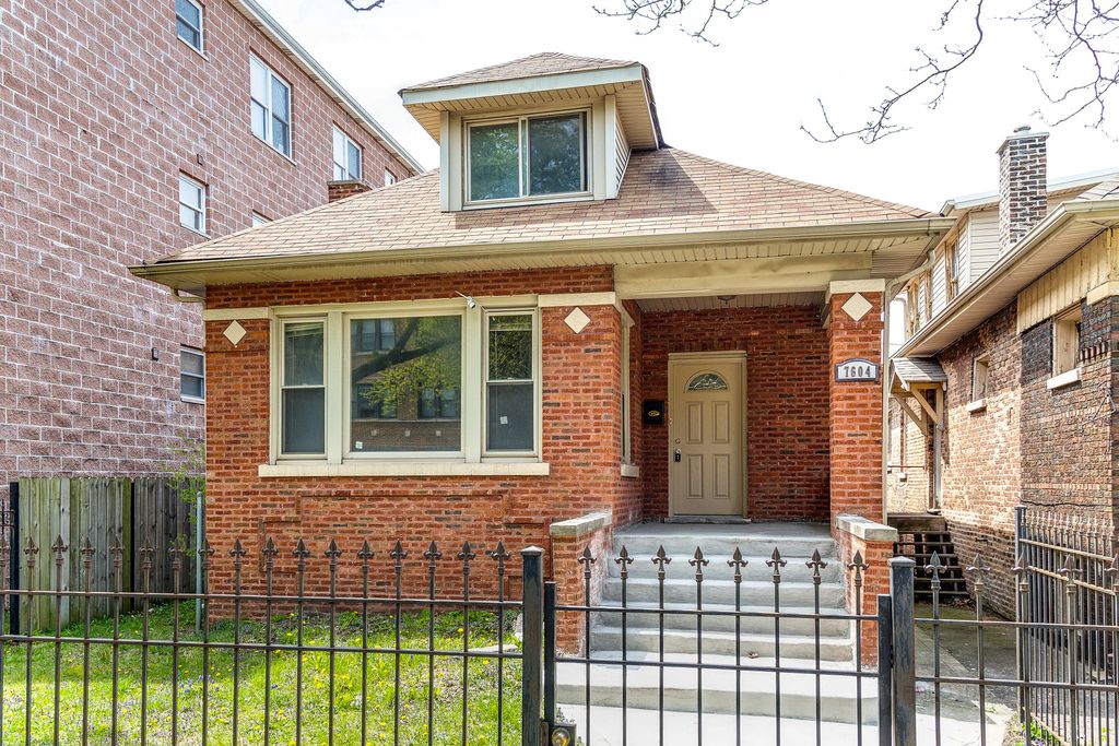 7604 S Yates Blvd, Chicago, IL 60649