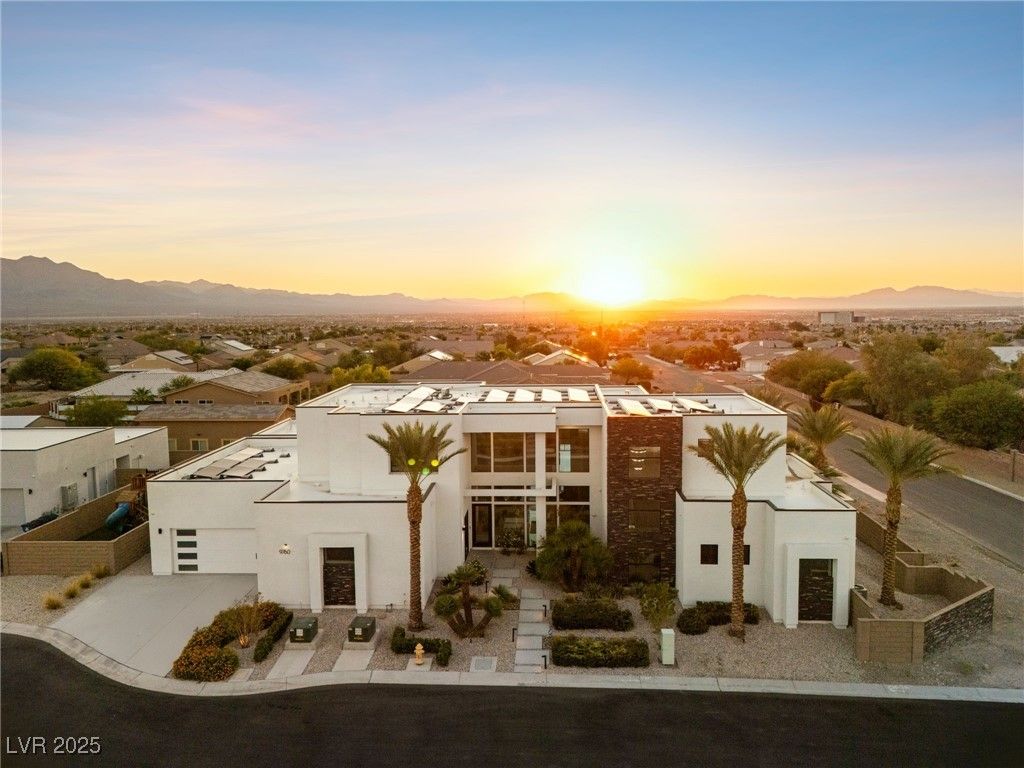 Las Vegas, NV 7 Bedroom Homes For Sale - 46 Homes | Trulia