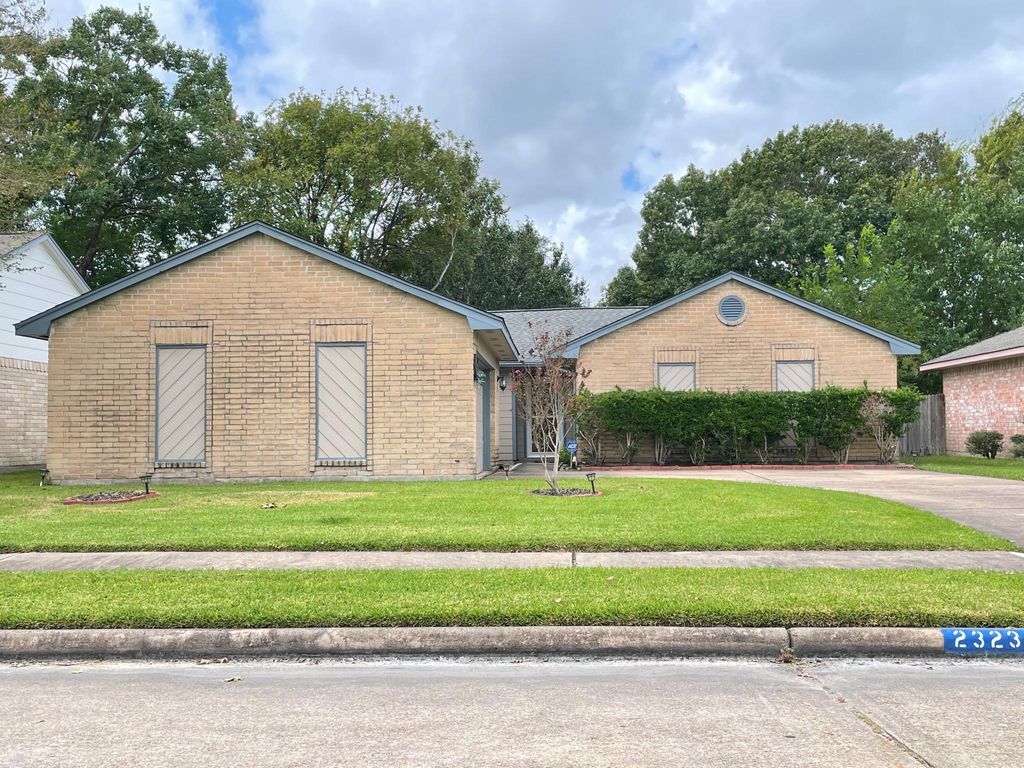 2323 Gunston Ct, Sugar Land, TX 77478