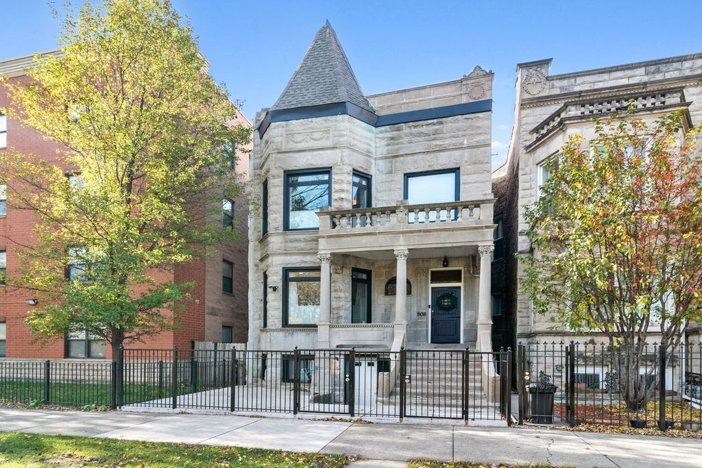 808 S Independence Blvd, Chicago, IL 60624