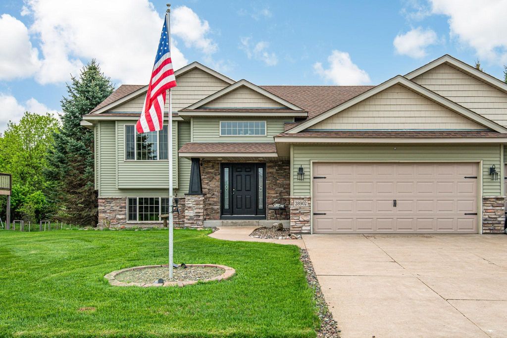 28902 Scenic Dr, Chisago City, MN 55013