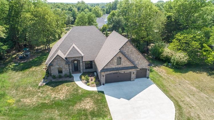 3181 S Country Woods Rd, Columbia, MO 65203