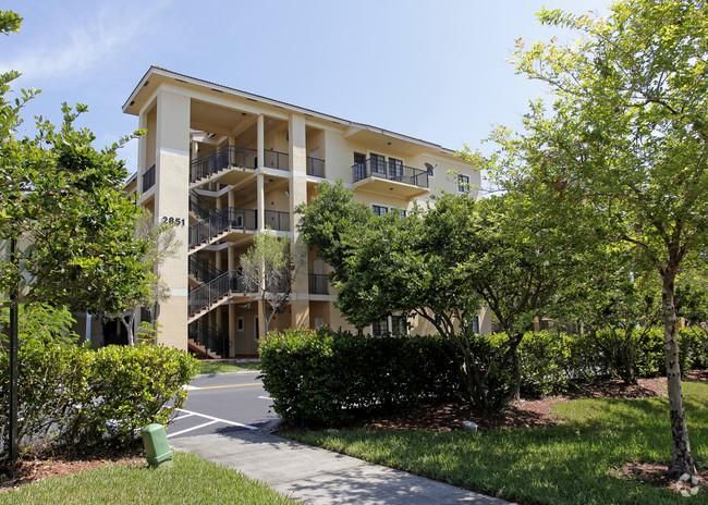 2612 Riverside Dr, Coral Springs, FL 33065