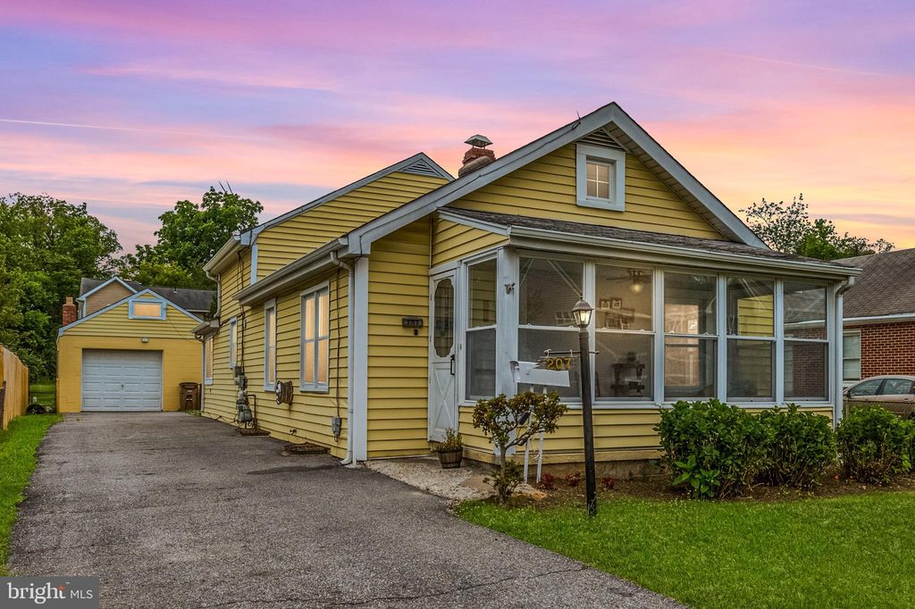 207 Crabb Ave, Rockville, MD 20850