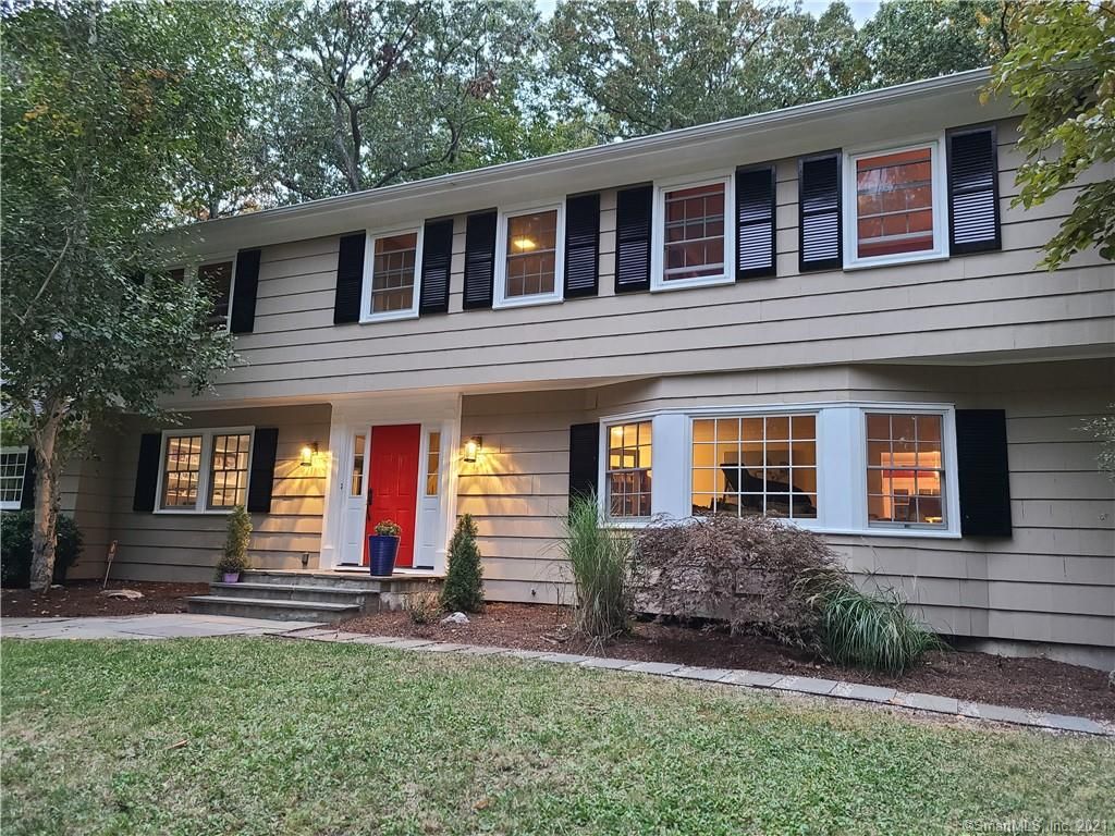 7 Hunting Ridge Rd, Stamford, CT 06903