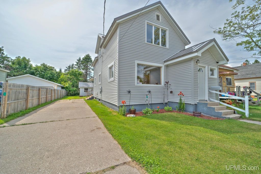 115 N 3rd St, Manistique, MI 49854 Trulia