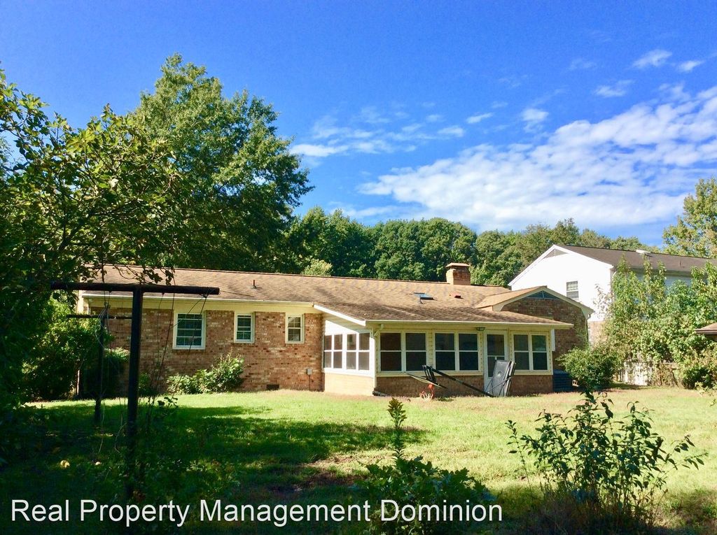 111 Garrett Dr, Hampton, VA 23669