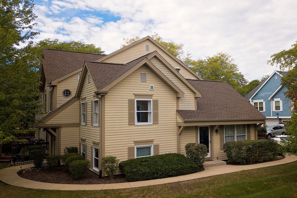 2783 Wayfaring Ln #A, Lisle, IL 60532