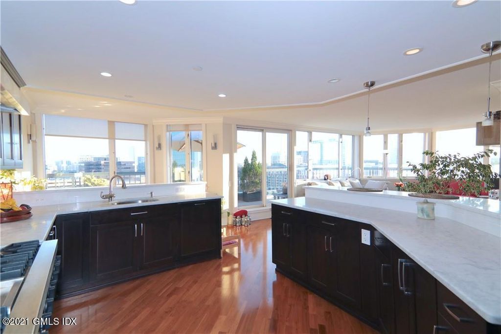 25 Forest St #14G, Stamford, CT 06901