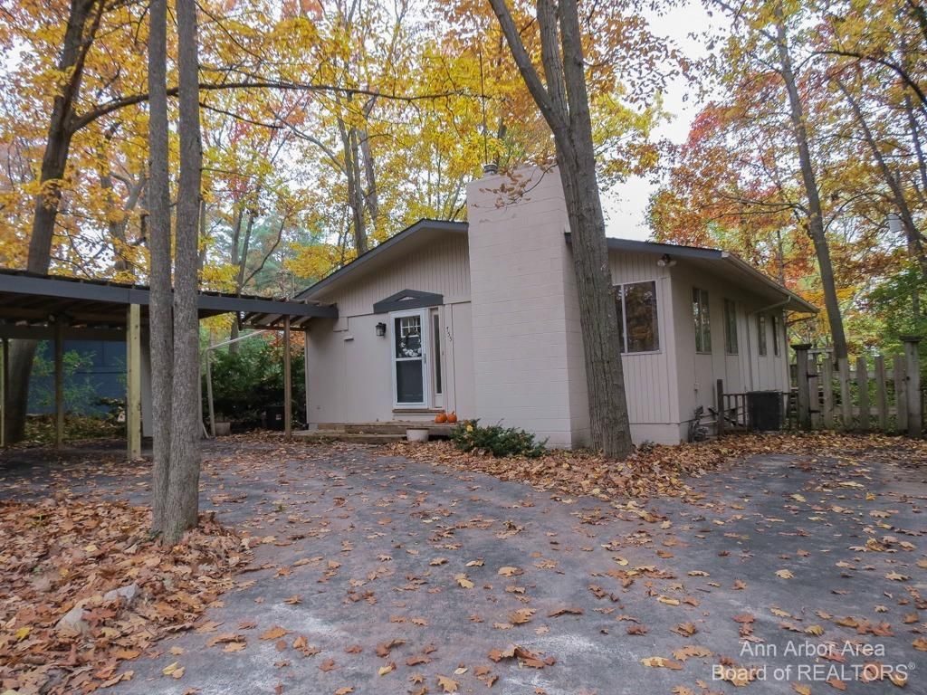 755 Dellwood Dr, Ann Arbor, MI 48103
