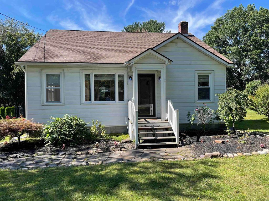 286 Bloomingrove Dr, Troy, NY 12180