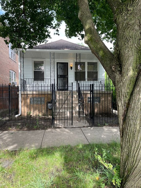8211 S Saginaw Ave, Chicago, IL 60617