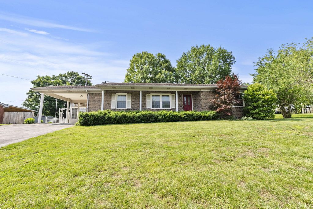 327 Castle Blvd, Paris, KY 40361