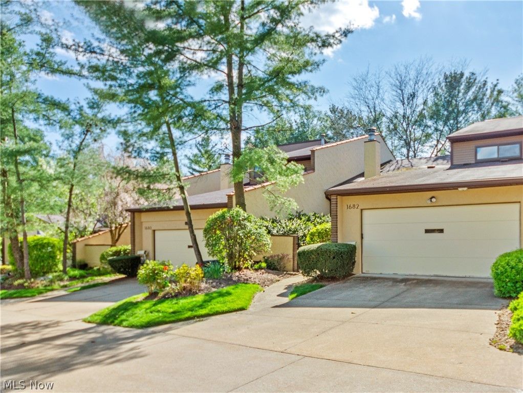 1682 Brookwood Dr, Akron, OH 44313 Condo for Sale MLS 5042760