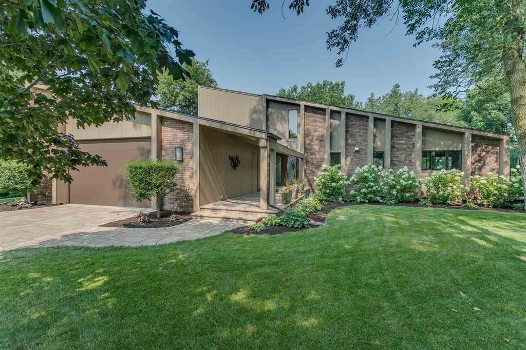 1250 Lakeshore Dr, Menasha, WI 54952
