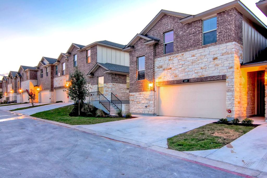 1200 S 10th St, Pflugerville, TX 78660
