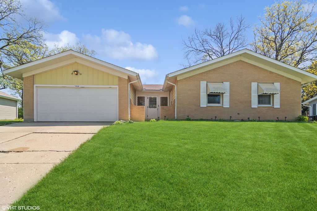 1202 N Oakwood Dr, McHenry, IL 60050 Trulia