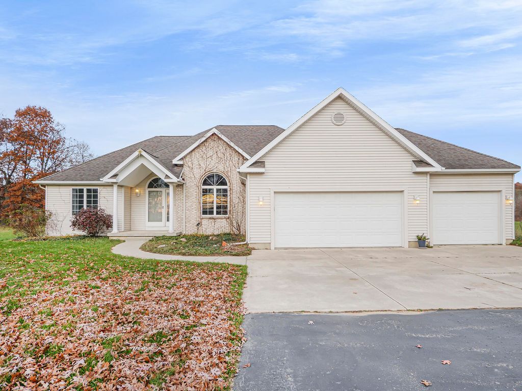 6816 Napoleon Rd, Jackson, MI 49201