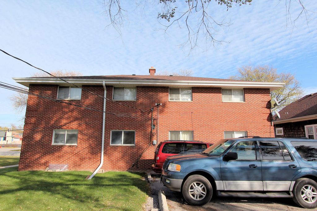 8043 W Appleton Ave, Milwaukee, WI 53218 2 Bed MultiFamily Home MLS 1717378 15 Photos