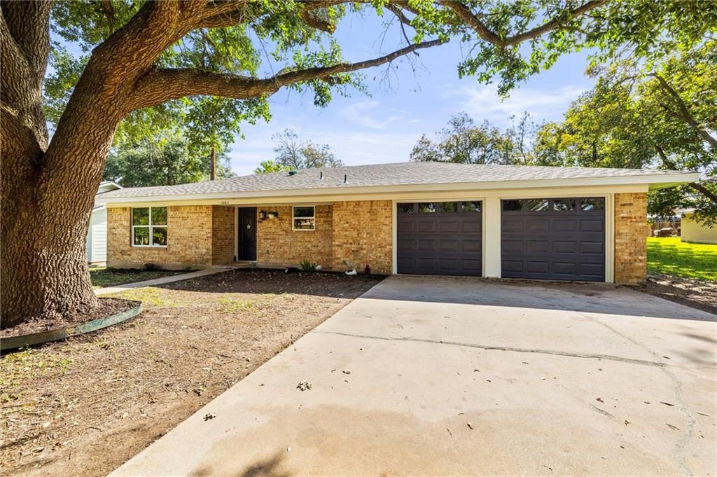 1005 George St, Taylor, TX 76574