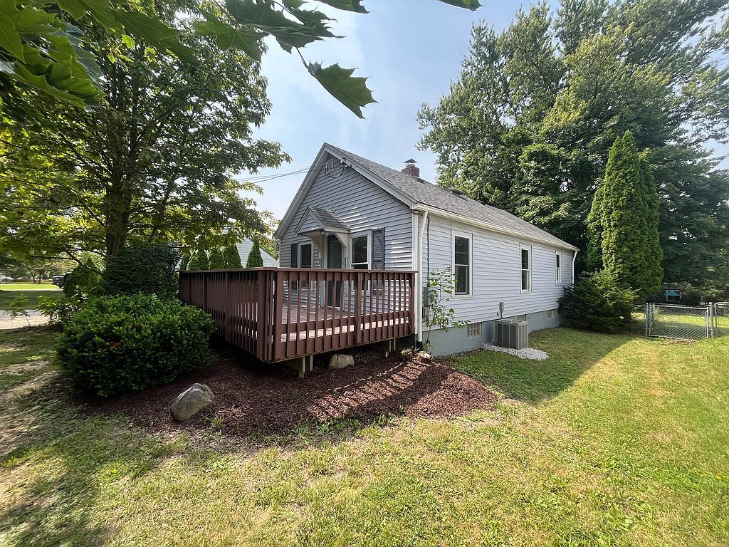 4566 Fishcreek Rd, Stow, OH 44224